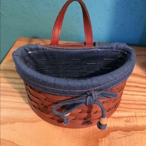Small scallop Longaberger basket with liner